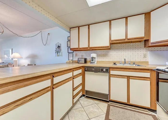Ocean Front! Mid Town 2 Bedroom With Outdoor Pool In Sandpiper Dunes Ocean City